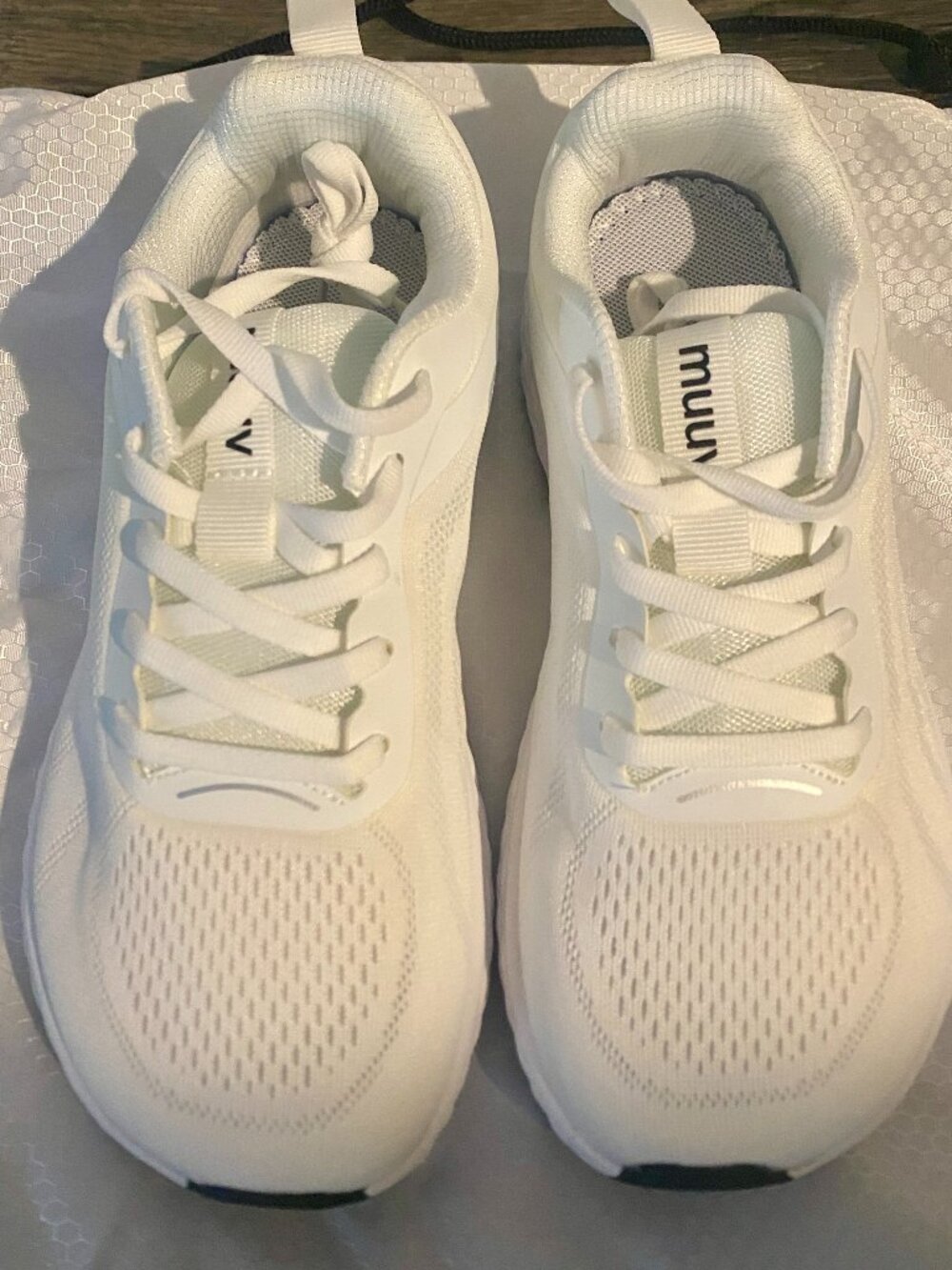 MUUN BRAND NEW WHITE PICKLEBALL SNEAKER WIDE 7.5 38